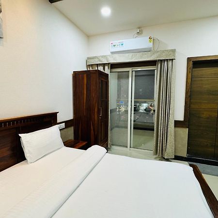 Hotel Tirth By Sonu'S อุจเจน ภายนอก รูปภาพ