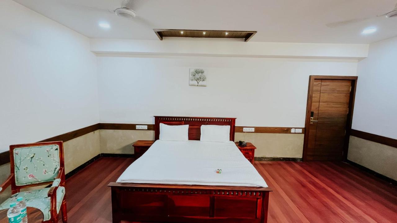 Hotel Tirth By Sonu'S อุจเจน ภายนอก รูปภาพ