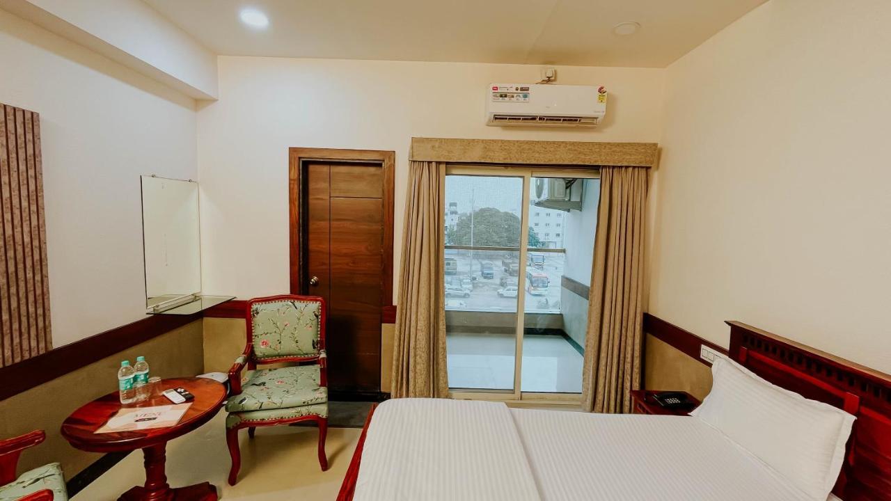 Hotel Tirth By Sonu'S อุจเจน ภายนอก รูปภาพ