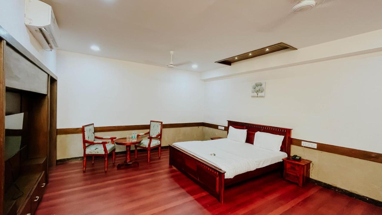 Hotel Tirth By Sonu'S อุจเจน ภายนอก รูปภาพ