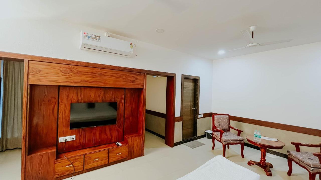 Hotel Tirth By Sonu'S อุจเจน ภายนอก รูปภาพ