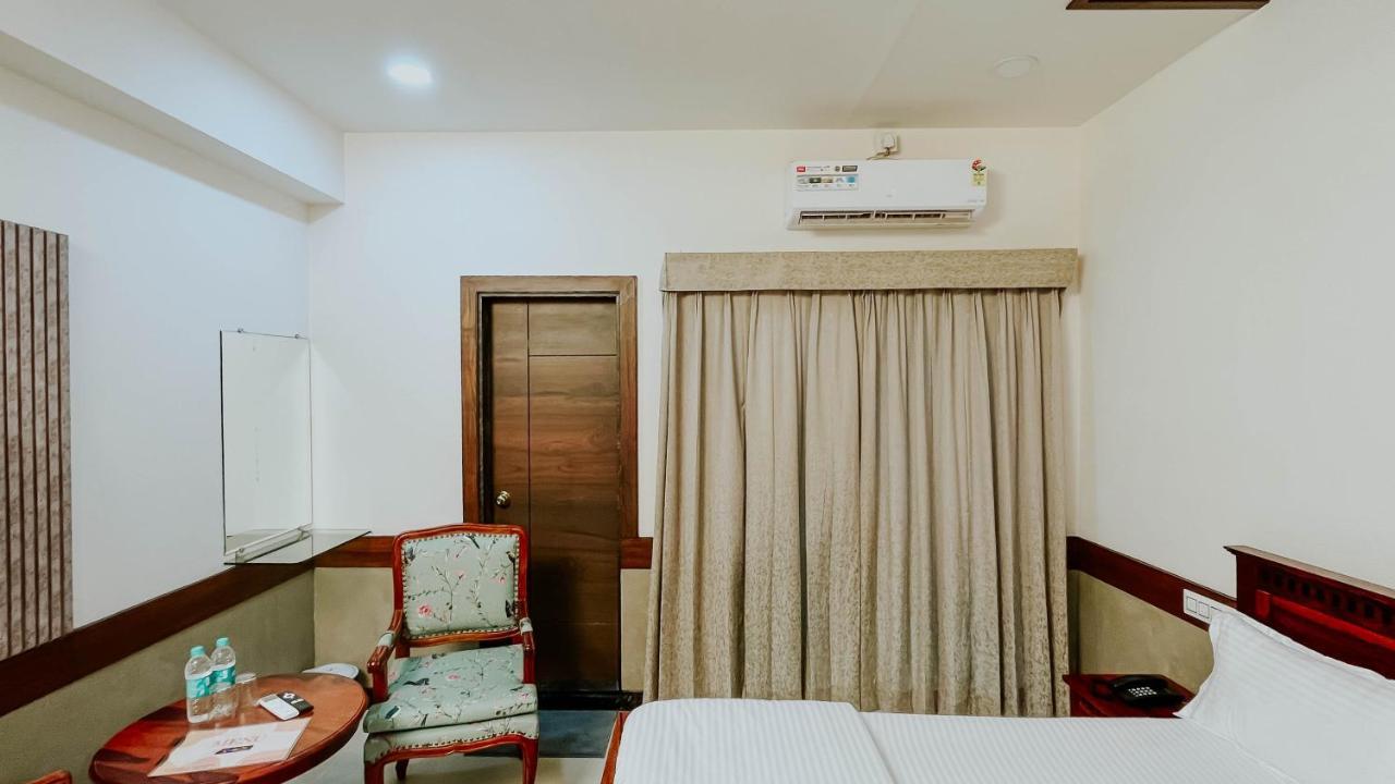 Hotel Tirth By Sonu'S อุจเจน ภายนอก รูปภาพ