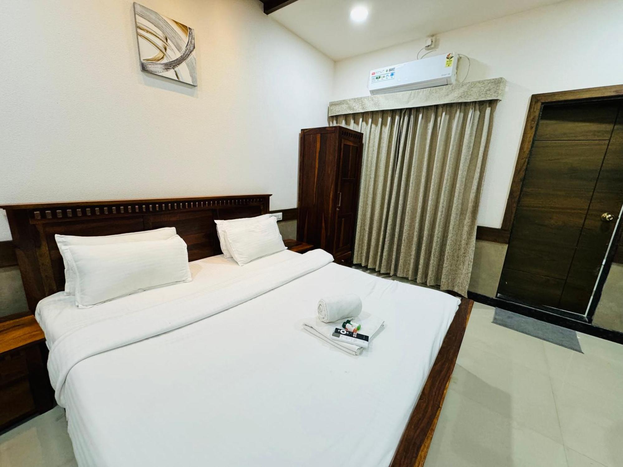 Hotel Tirth By Sonu'S อุจเจน ภายนอก รูปภาพ