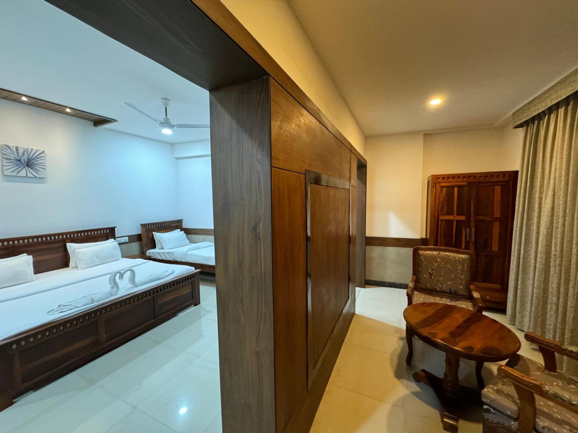 Hotel Tirth By Sonu'S อุจเจน ภายนอก รูปภาพ