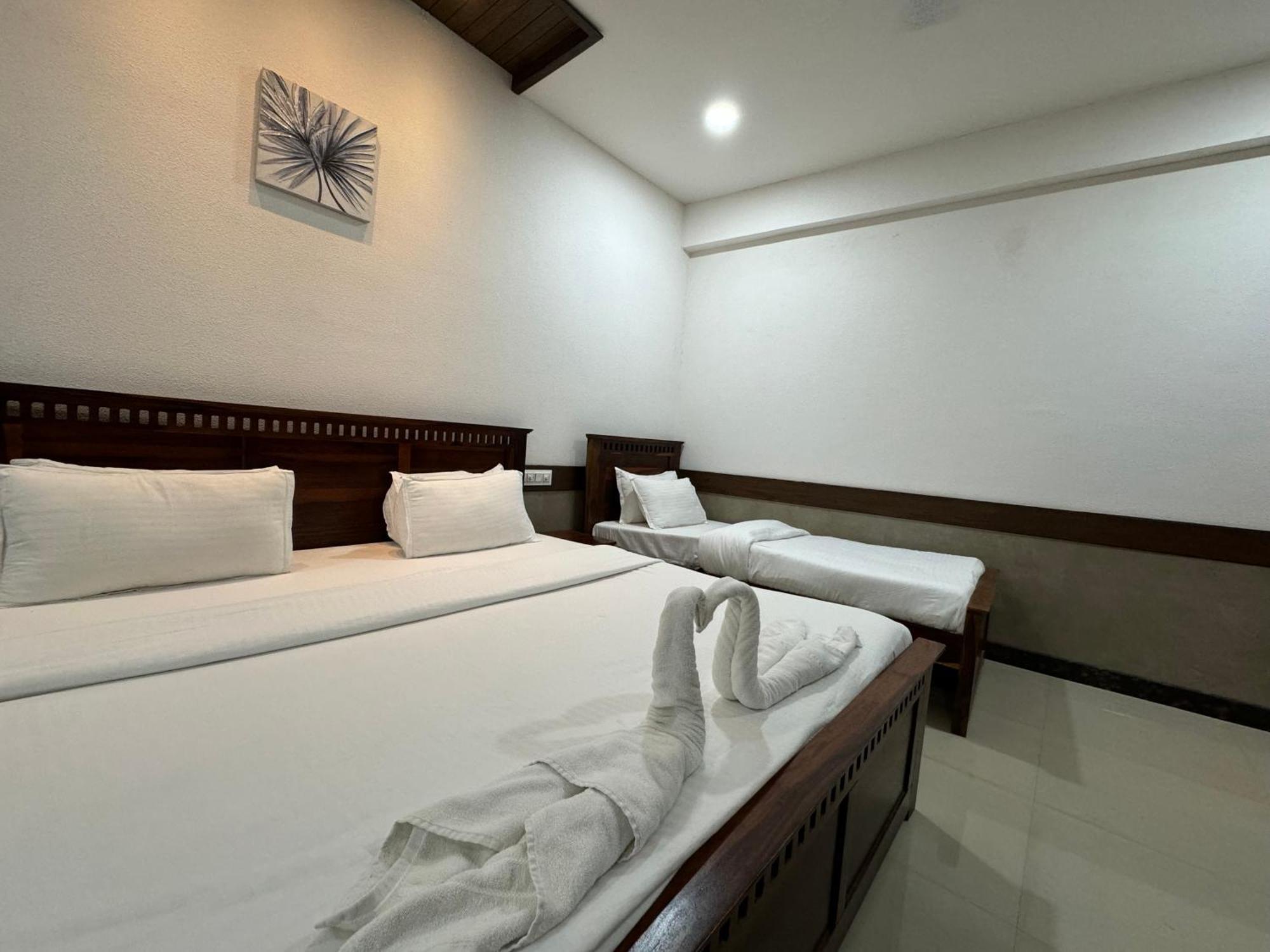 Hotel Tirth By Sonu'S อุจเจน ภายนอก รูปภาพ