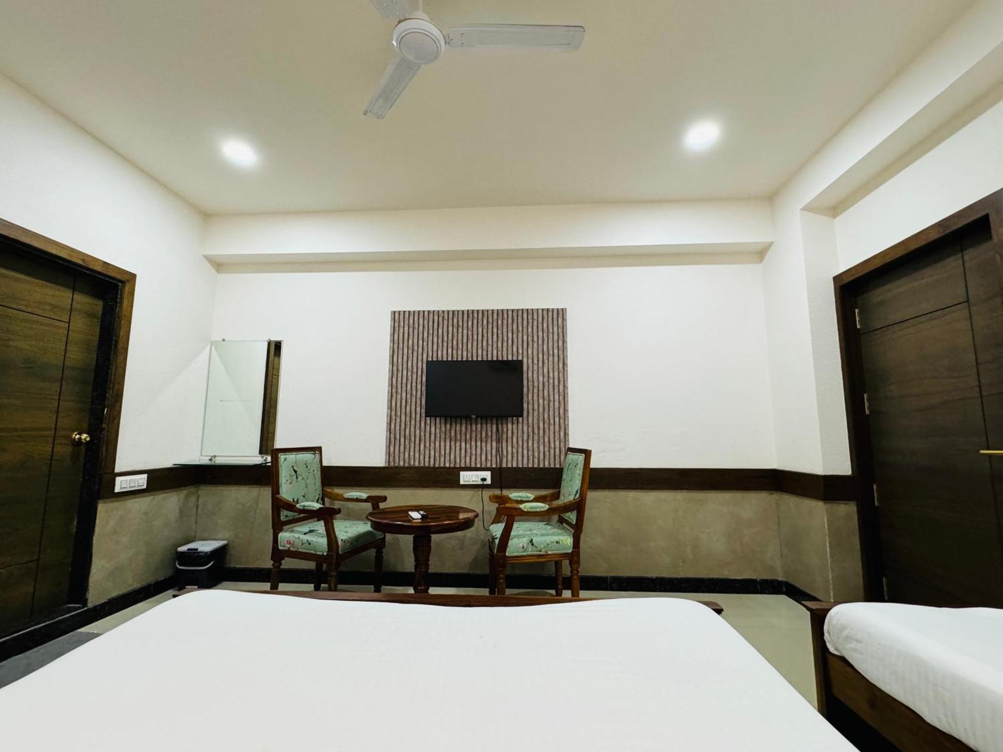 Hotel Tirth By Sonu'S อุจเจน ห้อง รูปภาพ