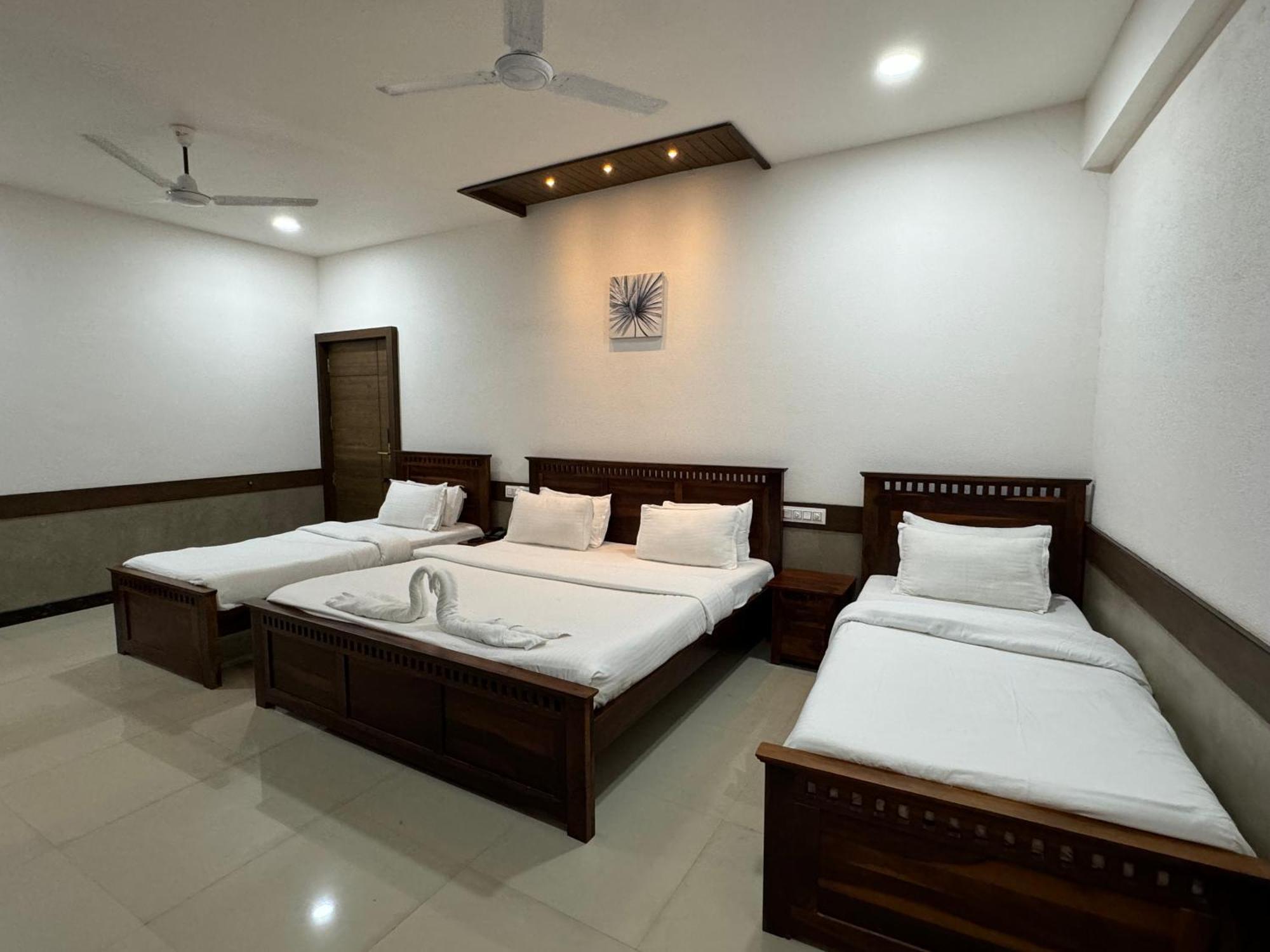 Hotel Tirth By Sonu'S อุจเจน ห้อง รูปภาพ