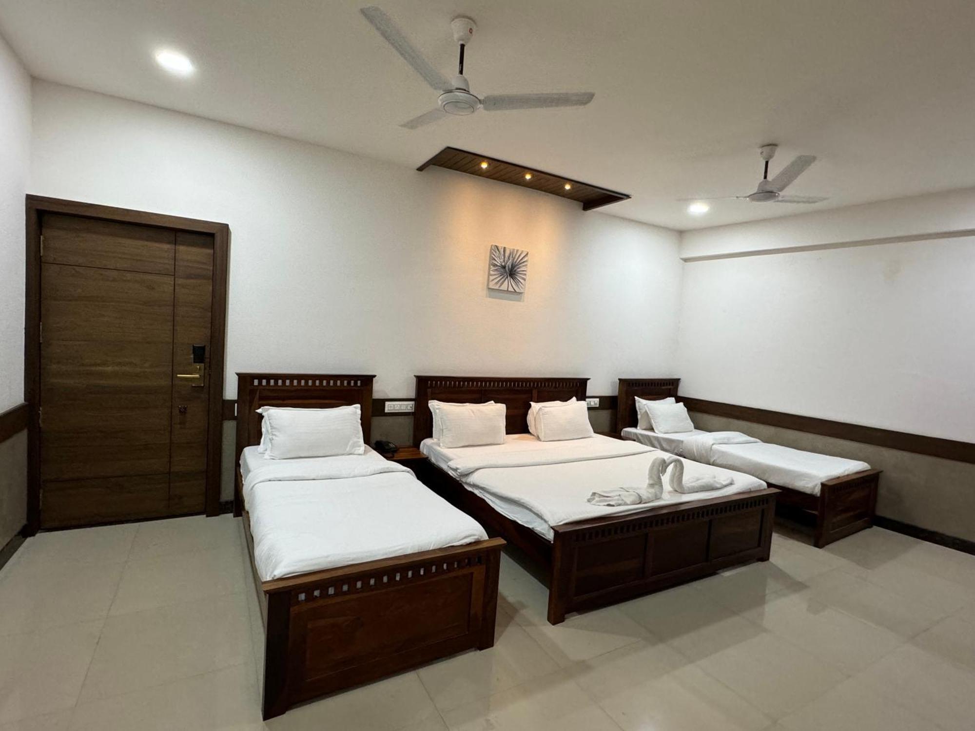 Hotel Tirth By Sonu'S อุจเจน ห้อง รูปภาพ